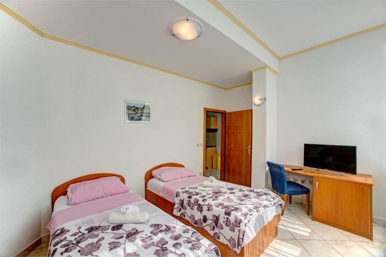Apartments Plavi Biser Sibenik Bagian luar foto